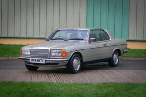 Image 8/30 de Mercedes-Benz 280 CE (1980)