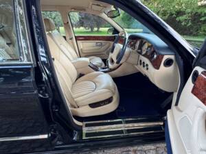 Image 18/25 of Bentley Arnage Red Label (2001)