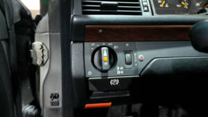 Imagen 20/40 de Mercedes-Benz 250 TD (1990)