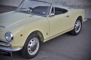 Image 16/49 of Alfa Romeo Giulia 1600 Spider (1964)