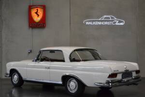 Image 25/61 de Mercedes-Benz 250 SE (1966)