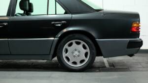 Bild 31/40 von Mercedes-Benz E 500 (1993)