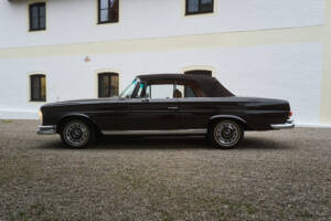 Immagine 4/38 di Mercedes-Benz 280 SE (1968)