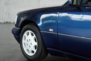 Bild 20/50 von Mercedes-Benz E 200 (1996)