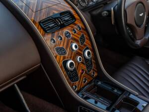 Bild 46/79 von Aston Martin DB 9 GT Volante (2017)