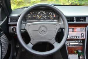 Bild 38/50 von Mercedes-Benz E 200 (1994)