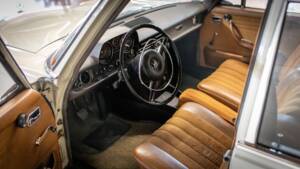 Afbeelding 8/19 van Mercedes-Benz 200 D (1968)