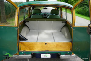 Image 42/43 of Morris Minor 1000 Traveller (1965)