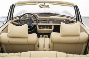Image 17/39 de Mercedes-Benz 280 SE 3,5 (1971)