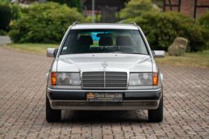 Imagen 6/72 de Mercedes-Benz 250 TD (1991)