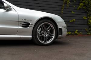 Image 8/41 of Mercedes-Benz SL 65 AMG (2004)