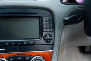 Image 26/60 of Mercedes-Benz SL 65 AMG (2004)