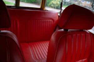 Image 34/43 of Morris Minor 1000 Traveller (1966)