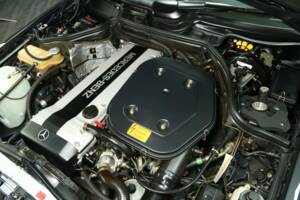 Imagen 28/30 de Mercedes-Benz 300 CE-24 (1993)