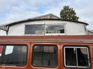 Image 22/50 of Chevrolet G-10 Van (1965)