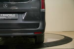 Image 47/50 de Mercedes-Benz V 300 d (2025)