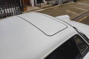 Image 14/33 of Porsche 911 Carrera 3.2 (1988)