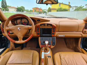 Image 23/25 of Porsche 911 Carrera (2002)