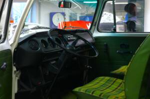 Bild 17/38 von Volkswagen T2b Camper (1974)