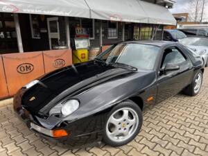 Image 8/31 of Porsche 928 GTS (1993)