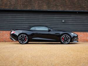 Immagine 2/72 di Aston Martin Vanquish Volante (2016)