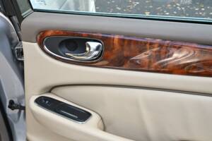 Image 39/50 of Jaguar XJ 8 4.2 (2006)