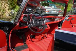 Imagen 4/53 de Mercedes-Benz 280 SE 3,5 (1970)