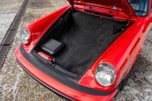 Bild 30/35 von Porsche 911 Carrera 3.2 (1987)