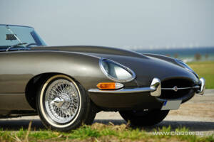 Image 16/20 of Jaguar E-Type 4.2 (1966)