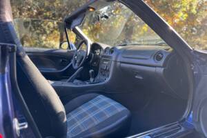 Imagen 23/43 de Mazda MX-5 1.8 (2001)