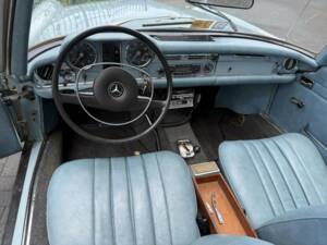 Image 27/43 de Mercedes-Benz 280 SL (1969)