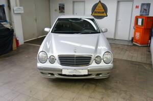 Bild 3/38 von Mercedes-Benz E 200 Kompressor (2001)