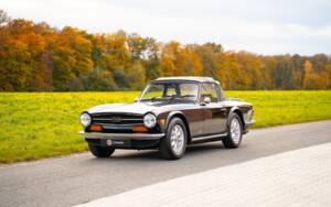 Immagine 2/36 di Triumph TR 6 (1974)