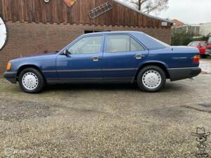 Bild 6/50 von Mercedes-Benz 300 E (1986)