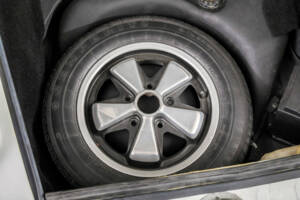 Image 38/50 of Porsche 912 (1967)