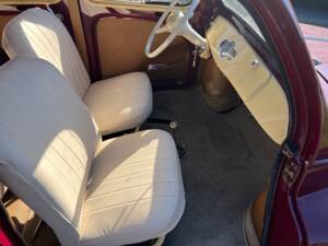 Bild 14/14 von Renault 4 CV Décapotable (1951)