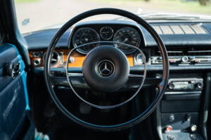 Image 28/40 of Mercedes-Benz 250 CE (1970)