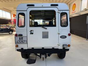 Image 19/45 de Land Rover Defender 110 (1991)