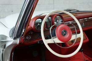 Image 27/50 of Mercedes-Benz 280 SE 3,5 (1969)