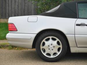 Image 40/50 of Mercedes-Benz SL 500 (1900)