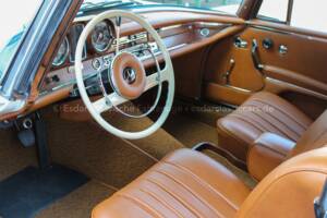 Image 31/32 of Mercedes-Benz 250 SE (1967)