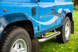 Image 33/50 of Land Rover Defender 90 "50th Anniversary" (1998)