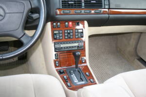 Immagine 35/69 di Mercedes-Benz 500 SE (1992)