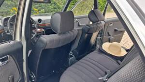 Afbeelding 11/25 van Mercedes-Benz 230 E (1984)