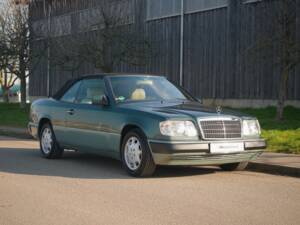 Bild 20/30 von Mercedes-Benz 300 CE-24 (1992)