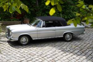 Bild 10/13 von Mercedes-Benz 220 SE b (1962)