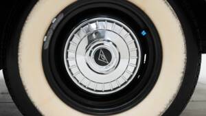 Image 11/15 of Chevrolet Corvair Monza Convertible (1964)