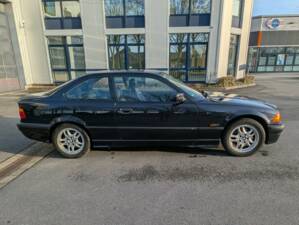 Immagine 64/72 di BMW 328i (1996)