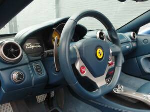 Image 22/49 of Ferrari California (2010)