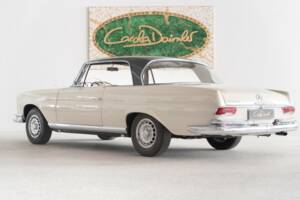 Bild 6/44 von Mercedes-Benz 220 SE b (1964)